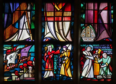 827898 Detail van het door Willem Mengelberg ontworpen 'Bisschoppen-raam' uit 1924 in de St.-Josephkerk (Draaiweg 44) ...